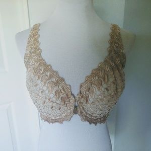 New Amoureuse 38D Fancy Bra. Front Closesure